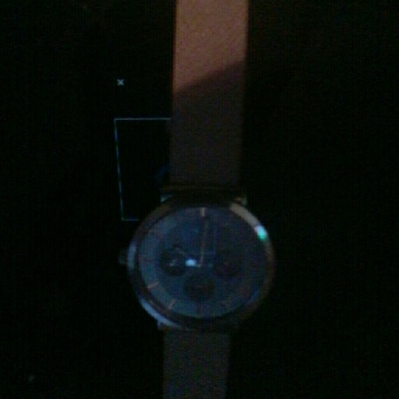 Stainless steal caseback womens watch - Picture 1 of 4