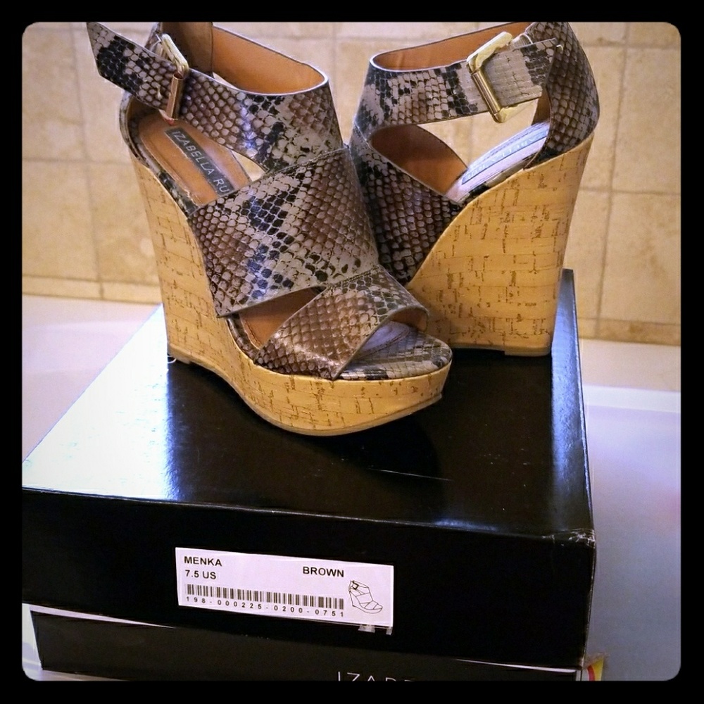Pre Loved 💖 Izabella Rue wedge platforms