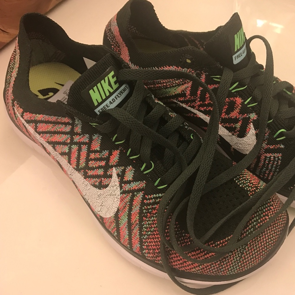 Women'S NIKE Free 4.0 flyknit shoes size 8