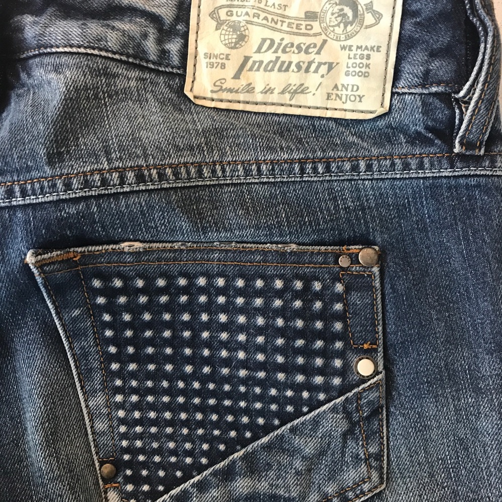 Women's straight cut distressed jeans - Picture 7 of 7