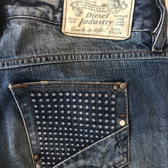 Women's straight cut distressed jeans - Picture 7 of 7