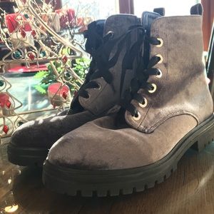 Velvet Combat Boots 🤑🤑🤑
