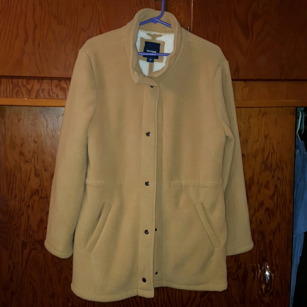 Woman's tan soft warm Coat Large
