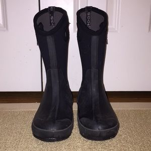 Boy’s Black BOGS