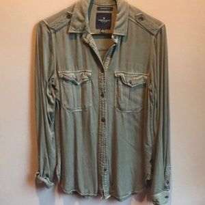 AEO miltary green buttom down. Boyfriend fit. XS.