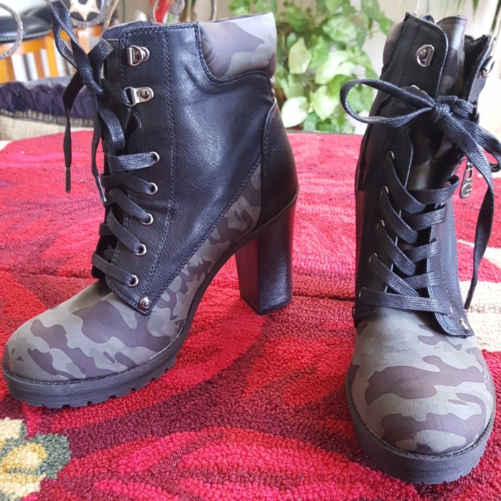 Combat boots by Guess black and  camouflage  8.5 M
