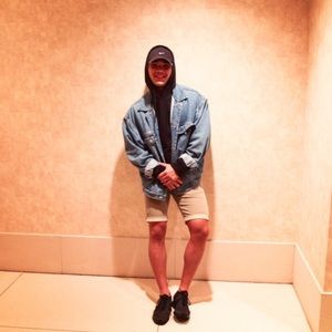 Meet your Posher, Adam