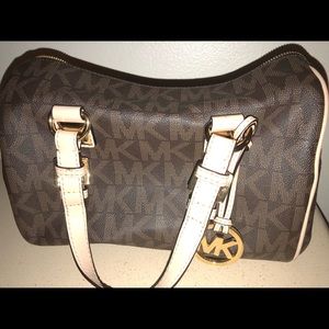Authentic MK Michael Kors Purse Jet Set Logo