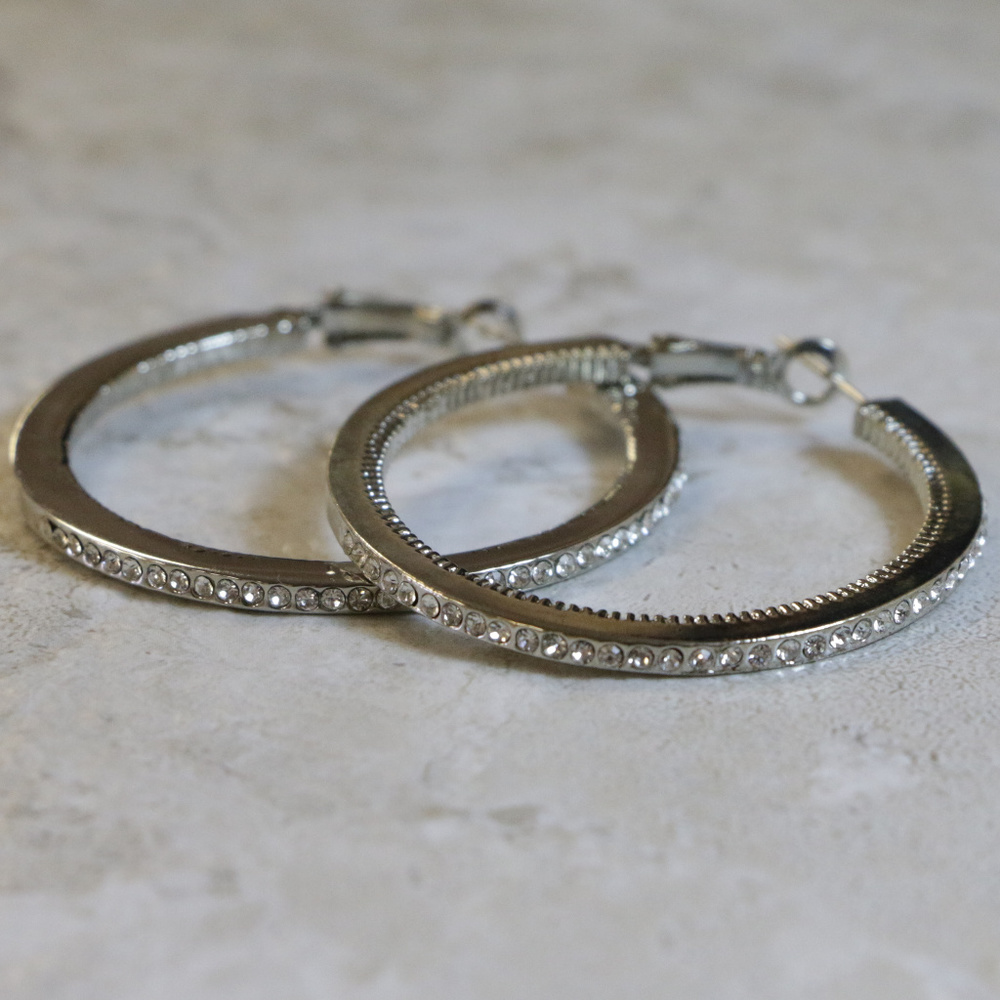 NWT silver pave crystal hoop cool style LTDE38 - Picture 5 of 8