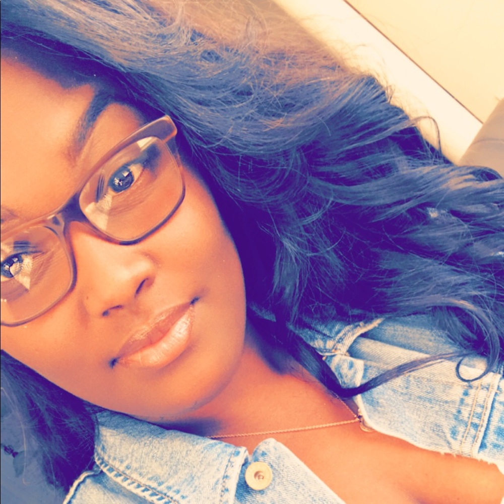 Meet your Posher, Adara