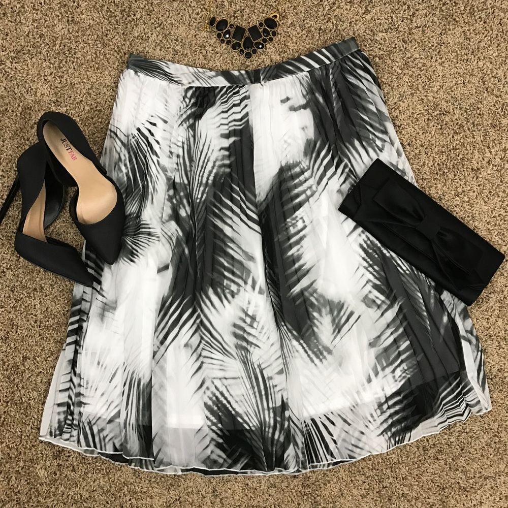 Worthington Black & White Accordion Skirt