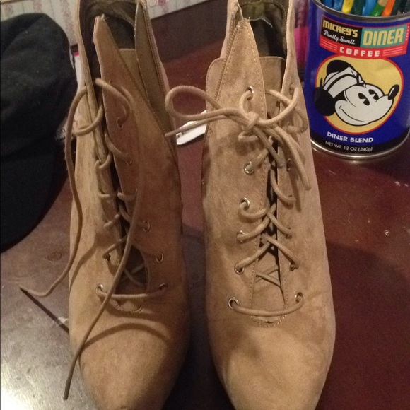 Cupid high heals - Picture 2 of 3