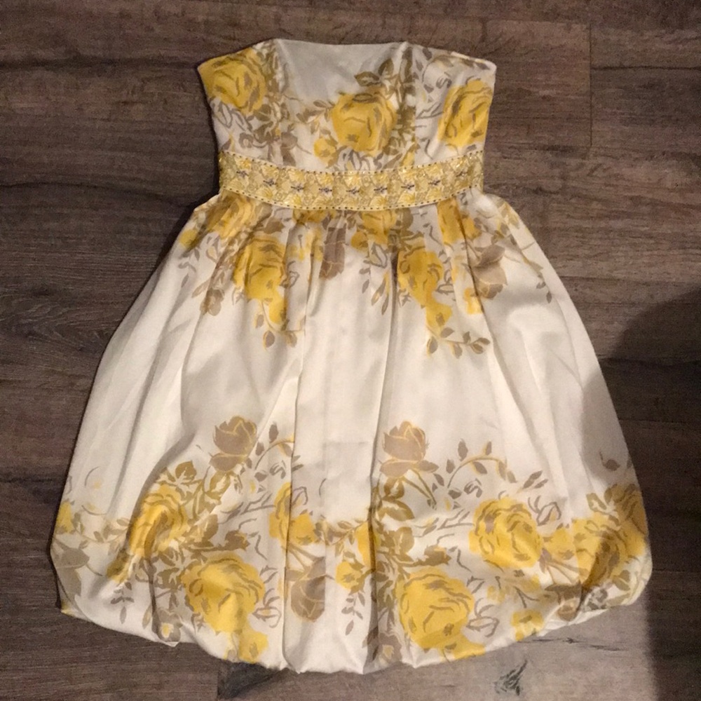 Yellow strapless dress