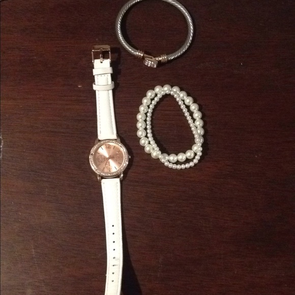 Jewelry bundle - Picture 1 of 4