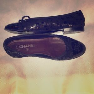 Gorgeous Chanel flats with bags!