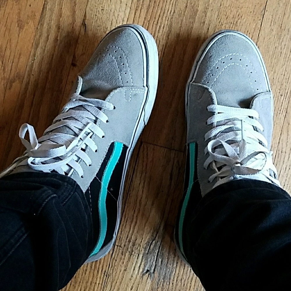 Mid top vans *very rare* color way sz 10