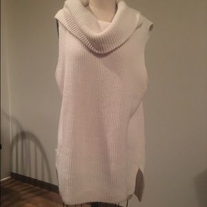 Size M screen Lou & Grey sweater tank