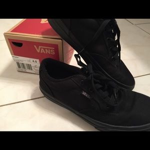 NIB Boys Vans Shoes, Size 4