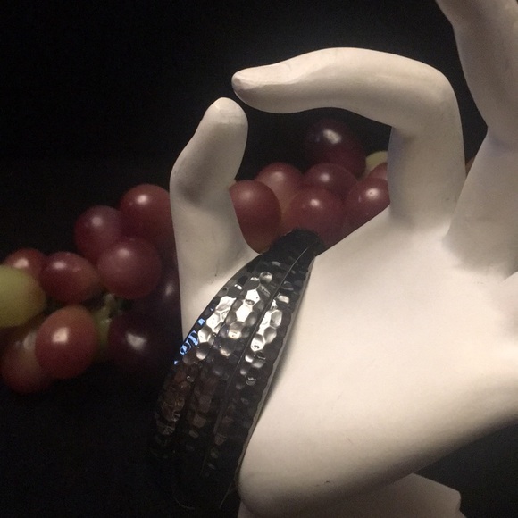 Express hammered entwined dark silver bangle trio - Picture 3 of 7