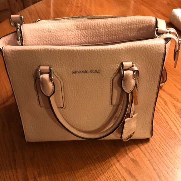 Michael Kors Handbags - Michael Kors leather bag