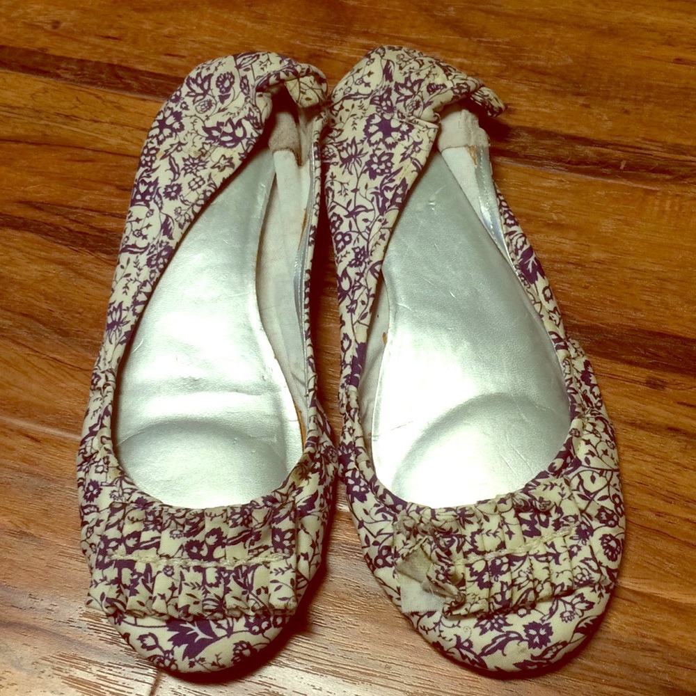 GAP floral flats