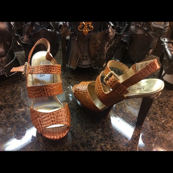 SOLD SOLD SOLD Michael Kors final markdown ‼️‼️‼️ - Picture 3 of 8