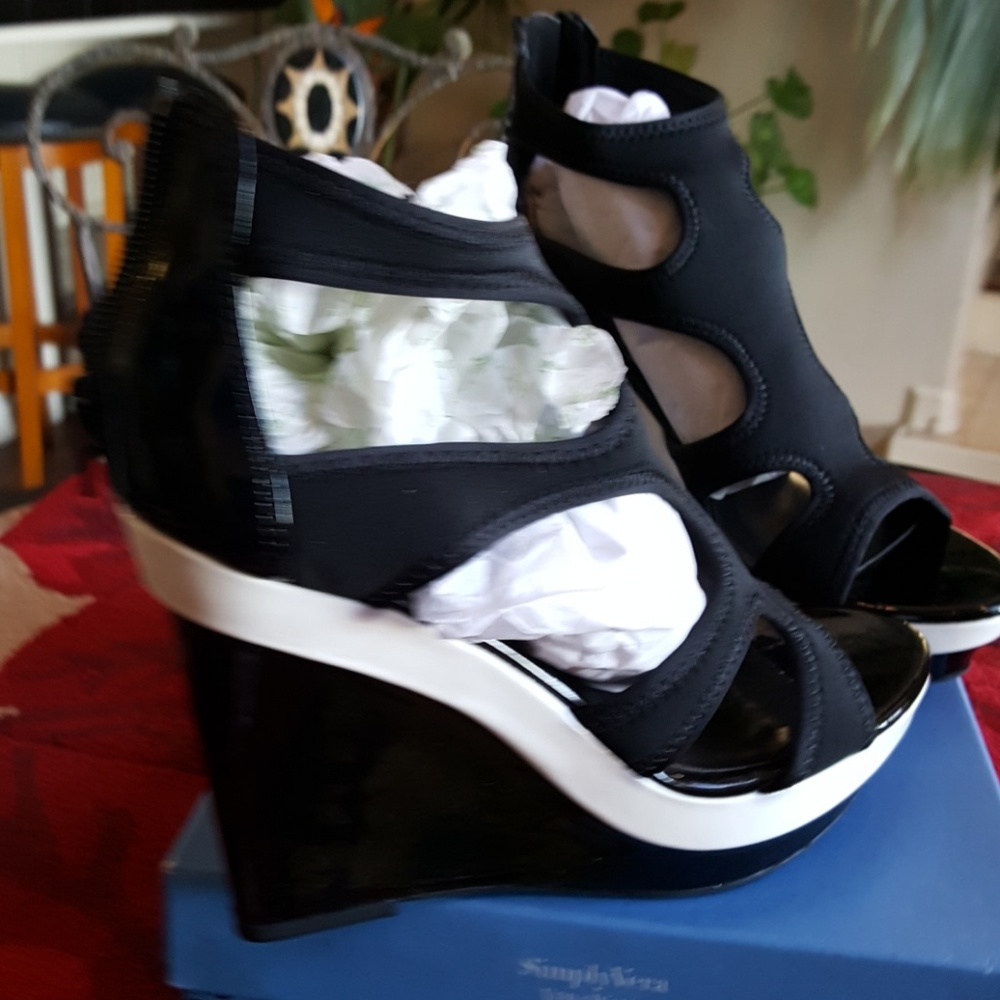 Simply Vera sz 9 upper fabric, bottom svettie blk