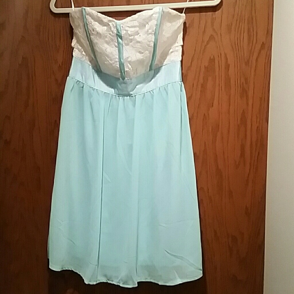 🤍💙Boutique Strapless Sweatheart Dress💙🤍