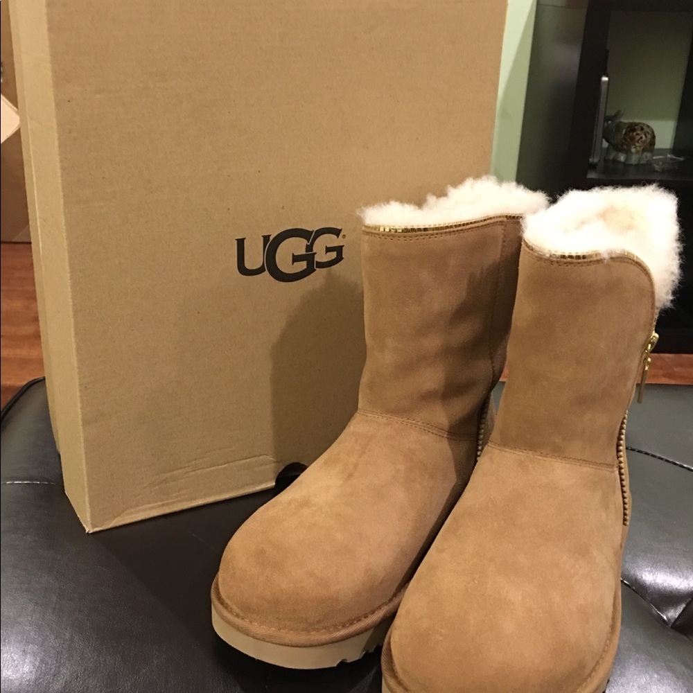 UGG BOOTS Authentic size 7