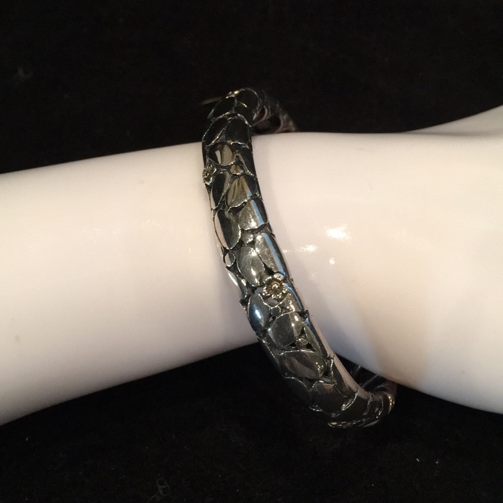 Bangle bracelet
