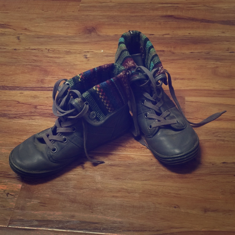 Blowfish size 7.5 Inca pattern shows