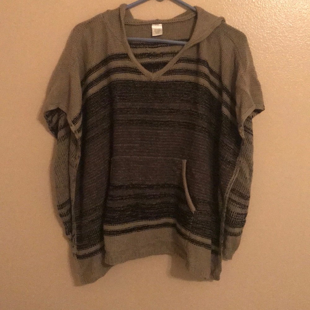 Sweater open sided poncho