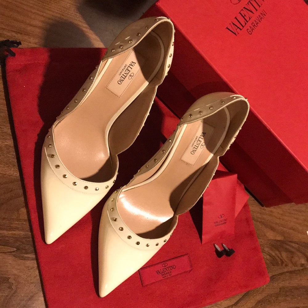 Valentino Garavani Scallop Pumps w/ Gold Studs