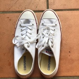 Size women’s 10 white converse