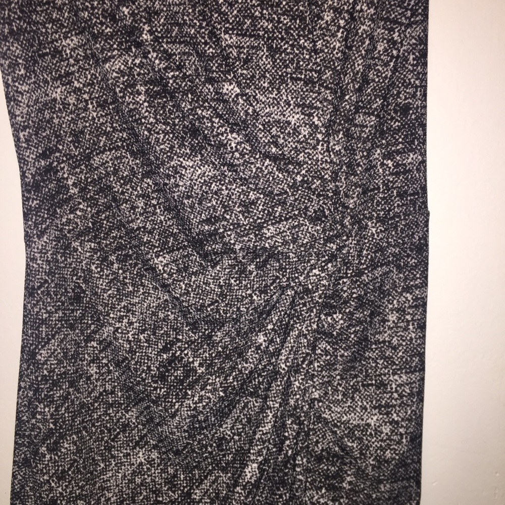 🎀Brand New Maggy London Midi with side knot🎀 - Picture 3 of 5