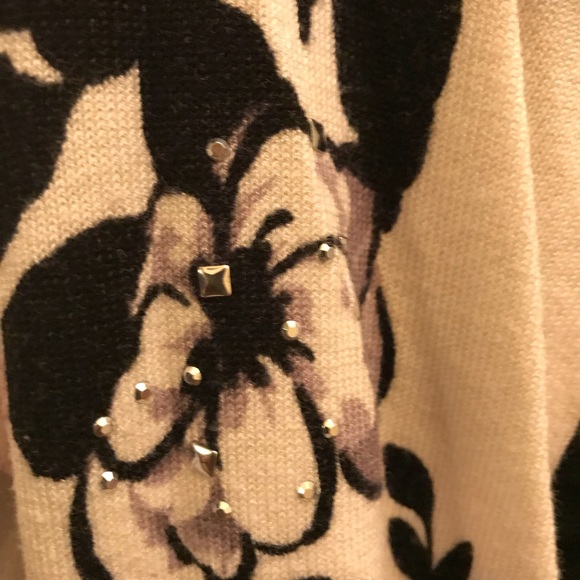 Sweater - Picture 2 of 5