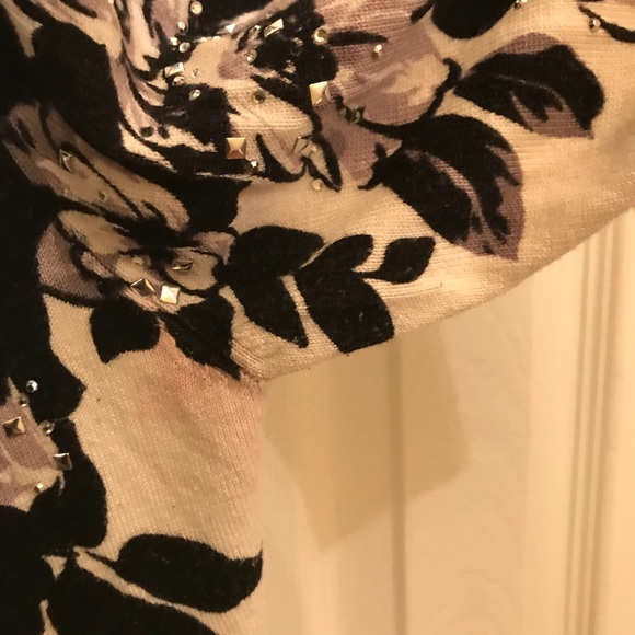 Sweater - Picture 5 of 5