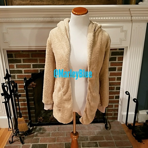 SALE🎅🏻Host Pick!Cozy Soft Tan Fleece Jacket - Picture 5 of 8