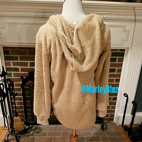 SALE🎅🏻Host Pick!Cozy Soft Tan Fleece Jacket - Picture 6 of 8