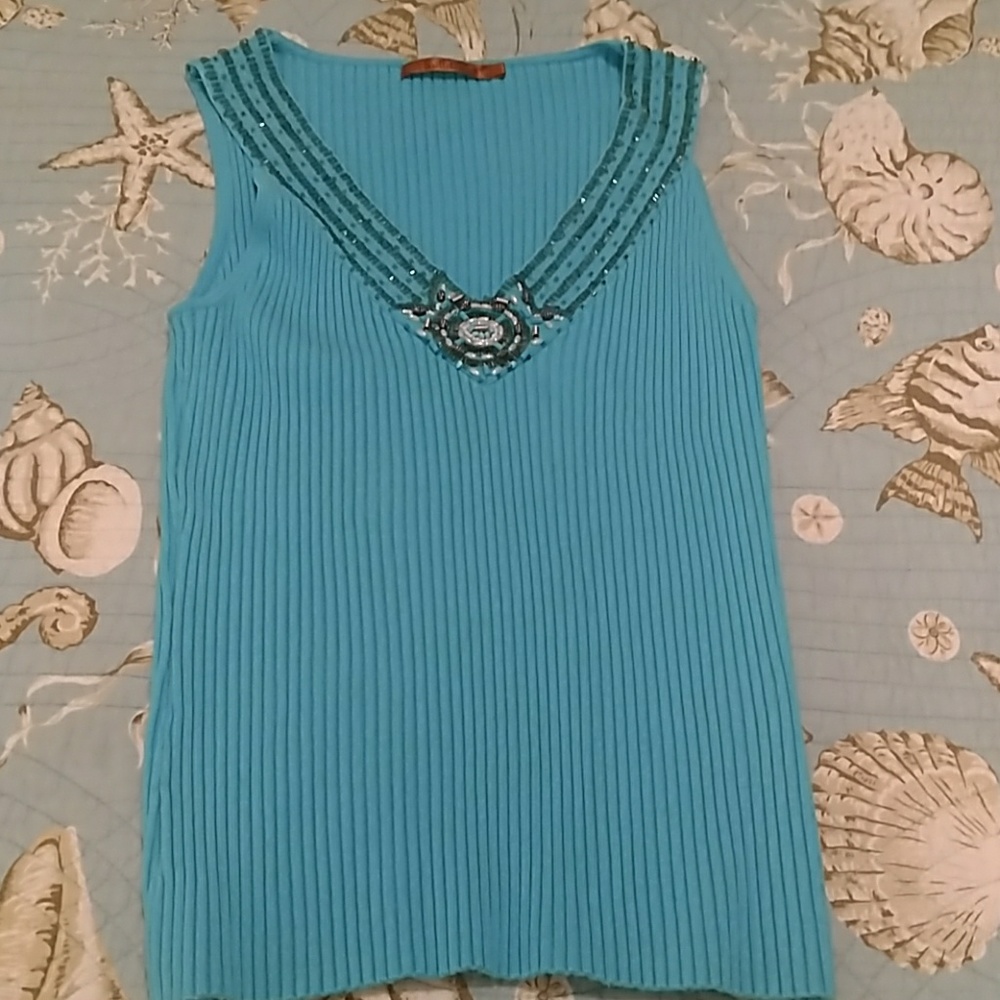 Great sleeveless top!  Belldini Top with front bea