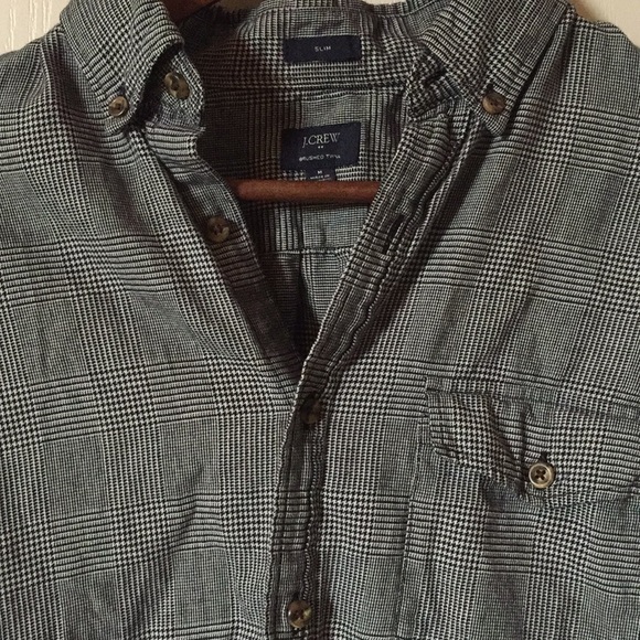J.Crew Men's button-down. Size M, slim fit - Picture 3 of 6