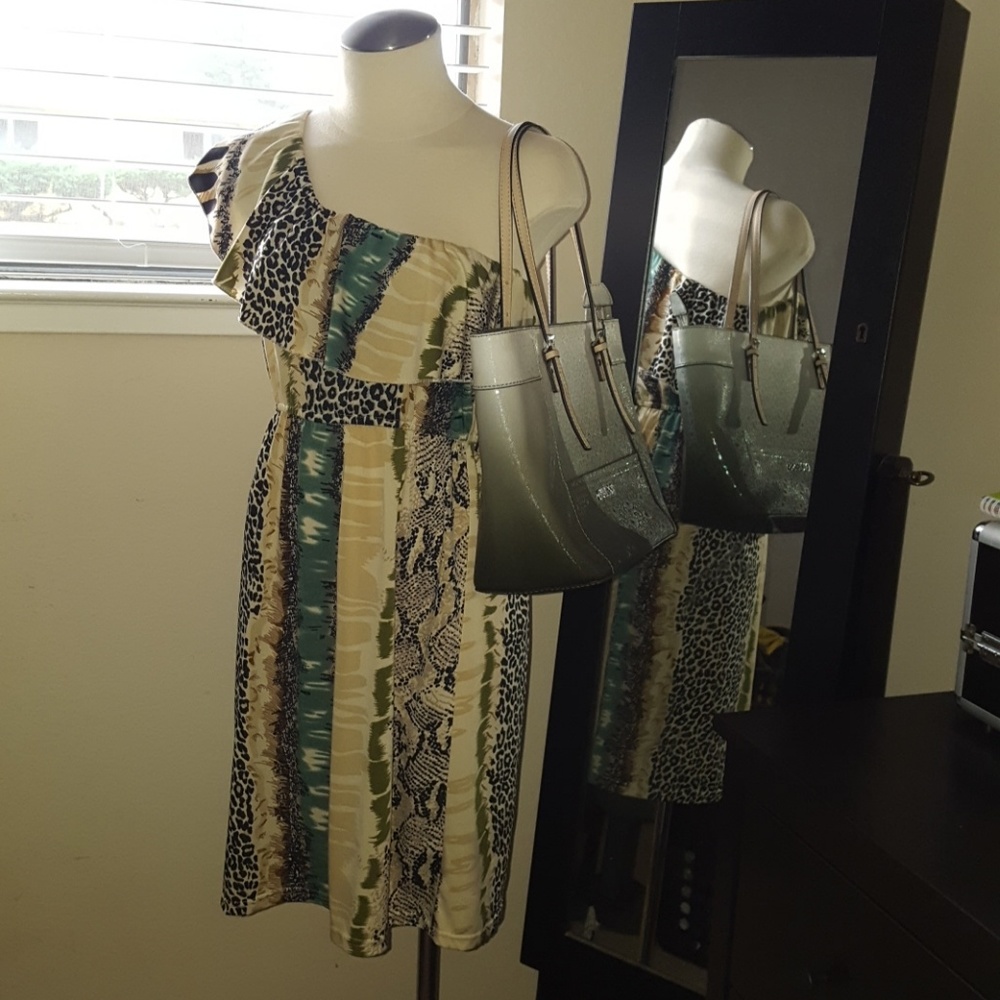 SIZE S Dress and Guess Bag
