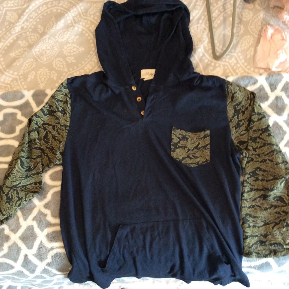 Half navy half army green sweater with hood