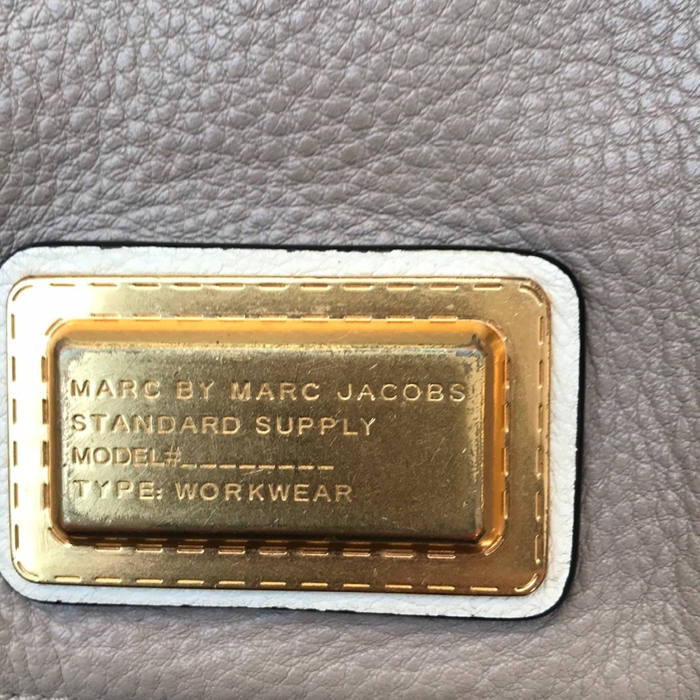 Marc Jacobs 3 tone purse - Picture 2 of 8