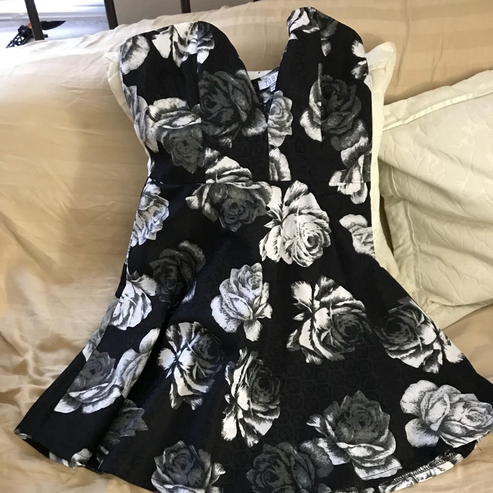 Adorable floral print dress