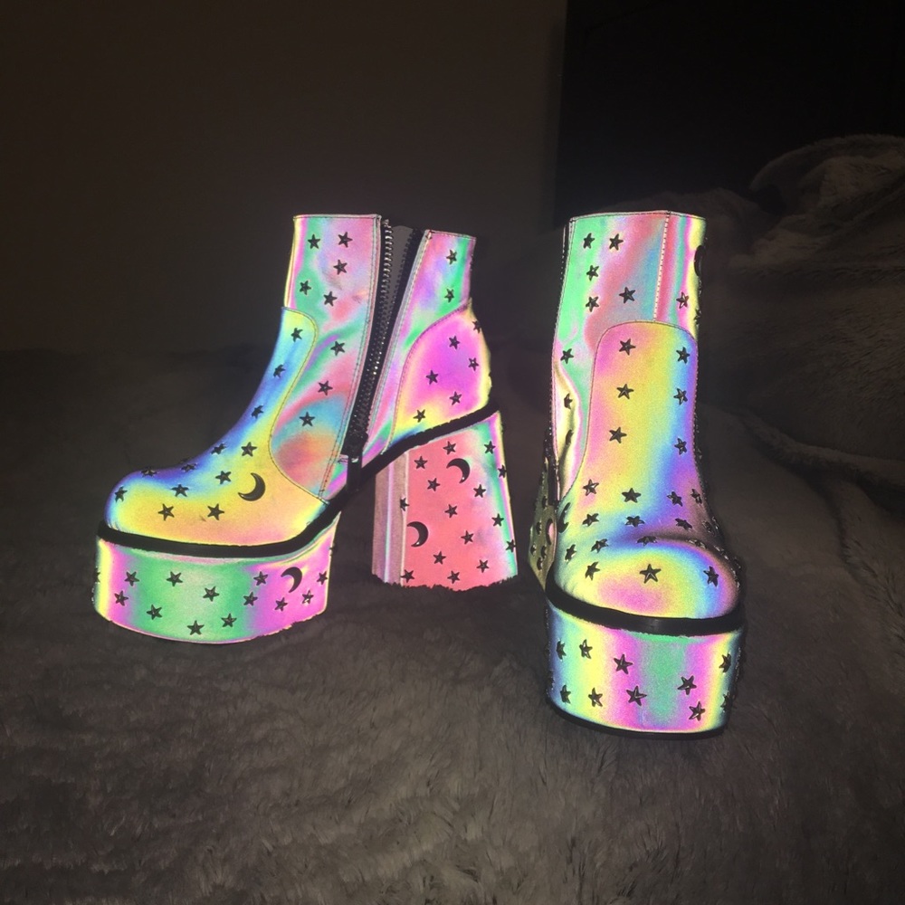Q <SOLD> ozmic Reflective Platforms