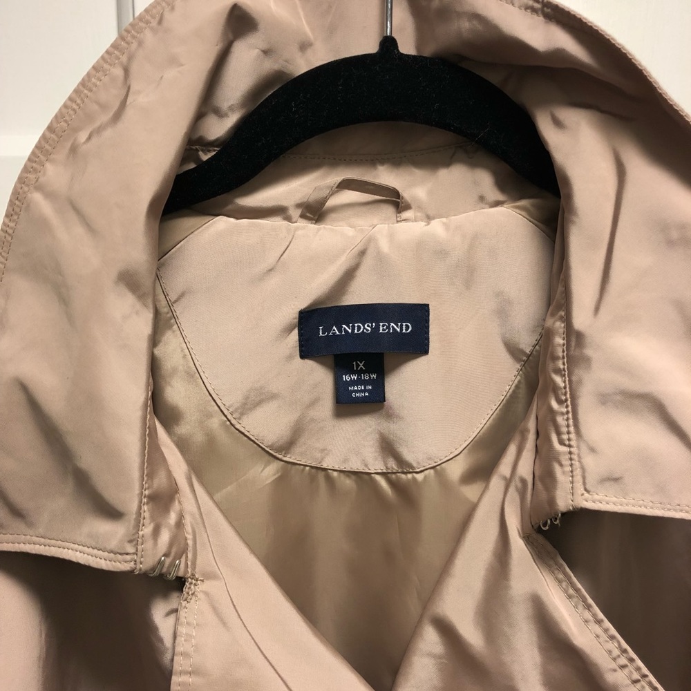 GUC Lands End Classic trench coat!