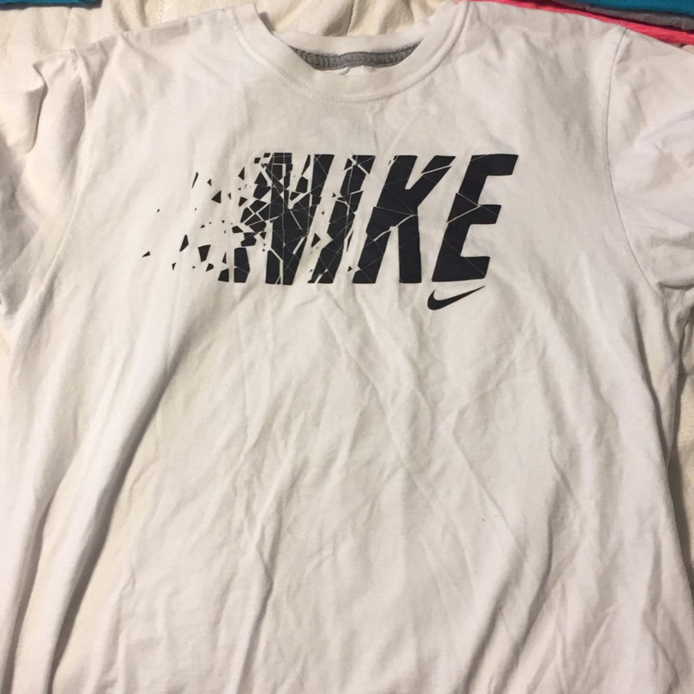 White nike t-shirt