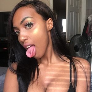 Meet your Posher, Kayla