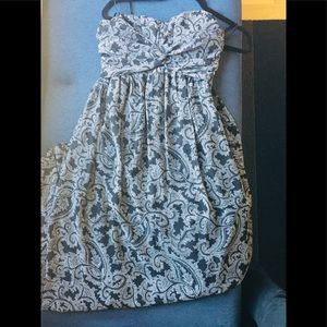 Jessica Simpson sweetheart maternity dress